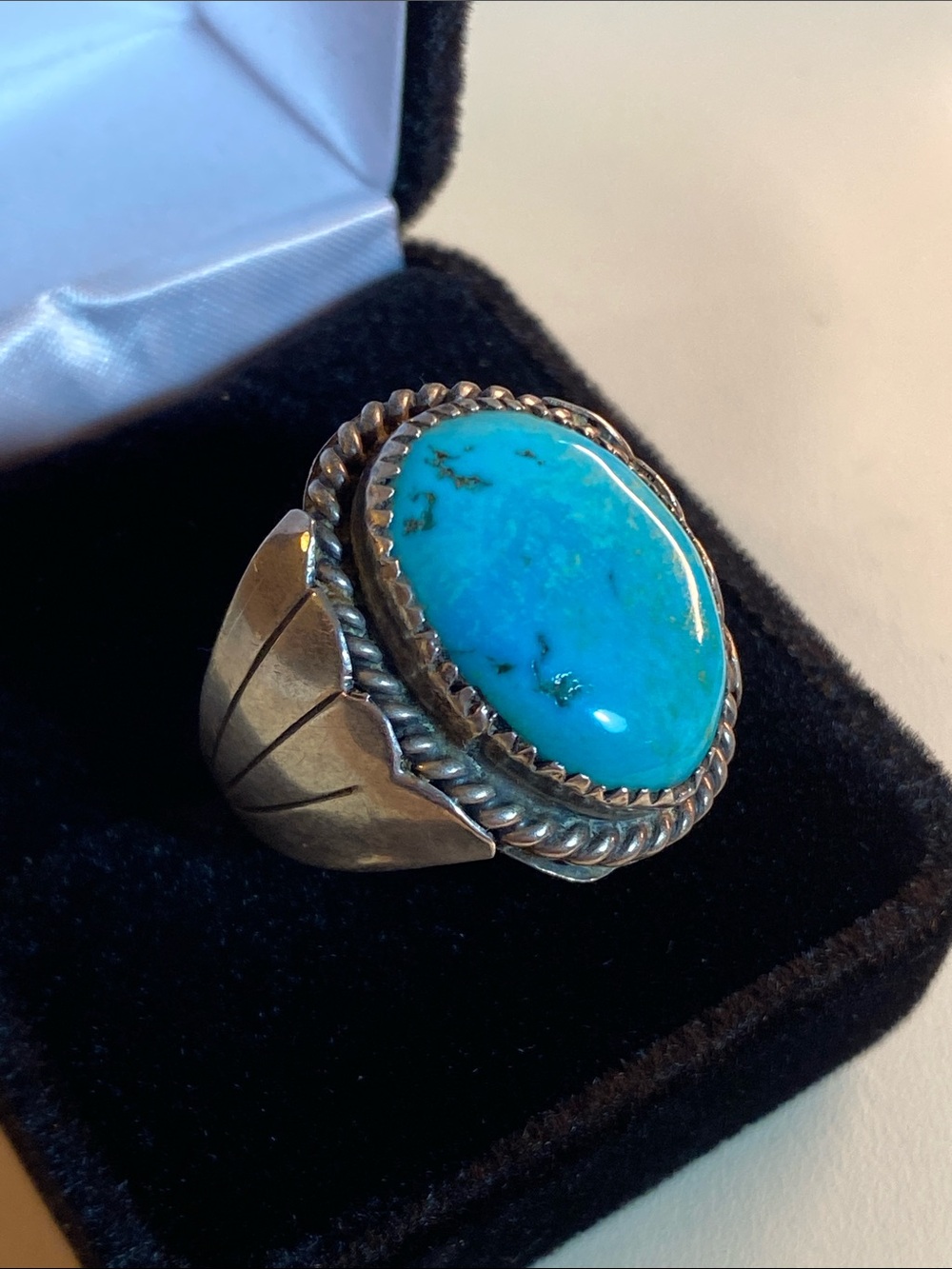 Vintage Native American Zuni Sterling Silver Turquoise Ring
Judy Wallace (8)